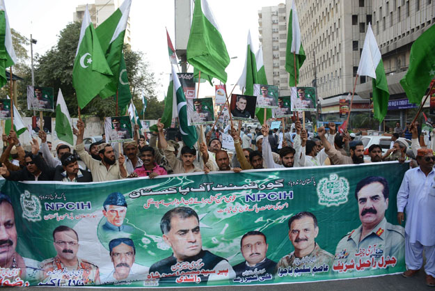 The participants shouted slogans expressing their admiration for Sharif and demanded the government extend his service period. PHOTO: ONLINE