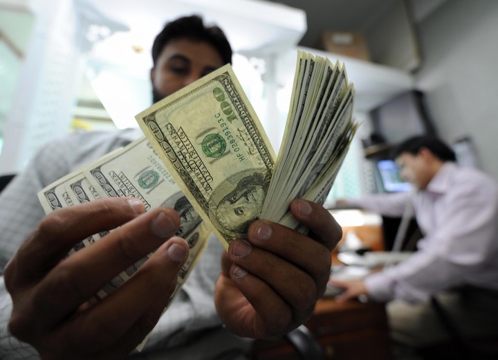 Pakistan misses critical savings and investment targets in 2015-16. PHOTO: INTERNATIONAL DIASPORA