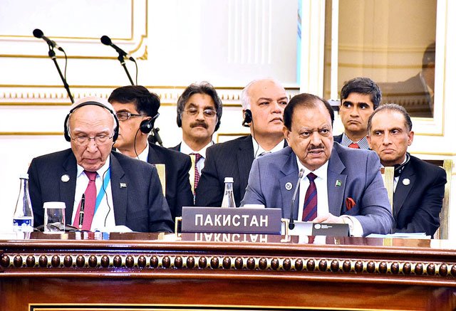 President Mamnoon Hussain along with the Pakistani delegation at the 16th Shanghai Cooperation Organisation's Summit at Uzbekistan. PHOTO: APP