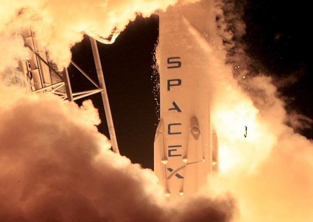 A SpaceX Falcon 9 rocket lifts off at the Cape Canaveral Air Force Station in Cape Canaveral, Florida. PHOTO: REUTERS