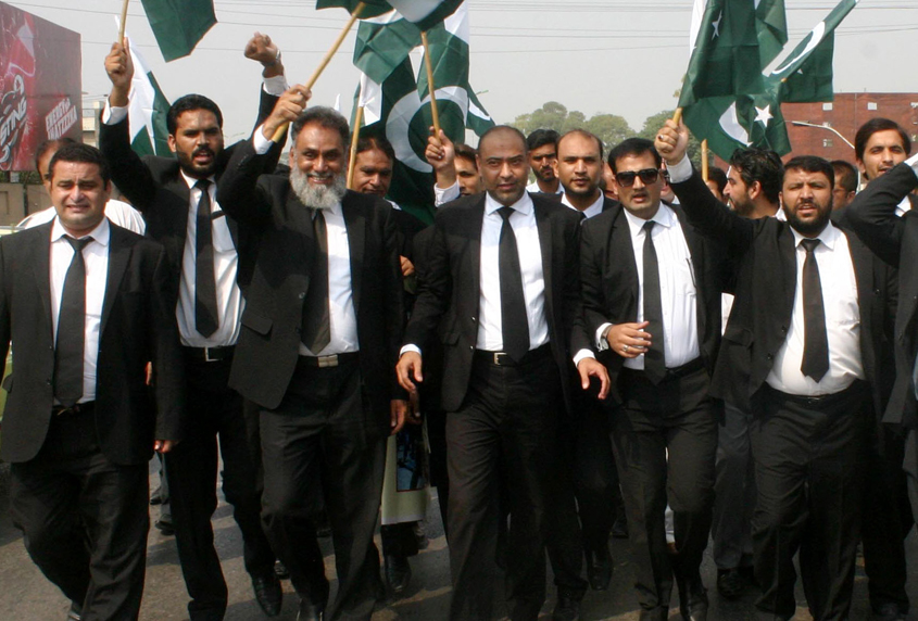 Lawyers should cooperate with policemen deployed at gates of district courts to avoid such gory incidents. PHOTO: AGHA MEHROZ/EXPRESS