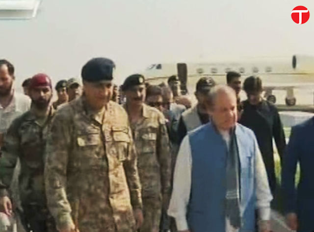 Prime Minister Nawaz Sharif and Army chief General Qamar Javed Bajwa arrive at a Nawabshah hospital to visit Sehwan blast victims on Friday, February 17, 2017. SCREENGRAB