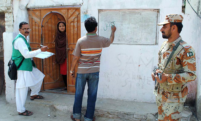 Data collection for the ongoing census 2017 is underway in Hyderabad, Sindh. PHOTO: APP