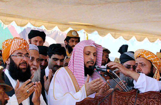 Prayer leader of the grand mosque of Kaaba, Imam Muhammad Salih Bin Ibrahim at the gathering of JUI-F in Nowshehra on April 9, 2017. PHOTO: MUHAMMAD IQBAL/EXPRESS