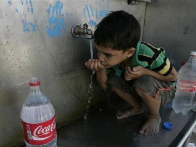 Judicial commission is investigating poor water and sanitation conditions in Sindh. PHOTO: AFP