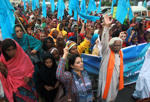 Fishing community held a rally on November 21 to observe World Fisheries Day. PHOTO: ATHAR KHAN/EXPRESS