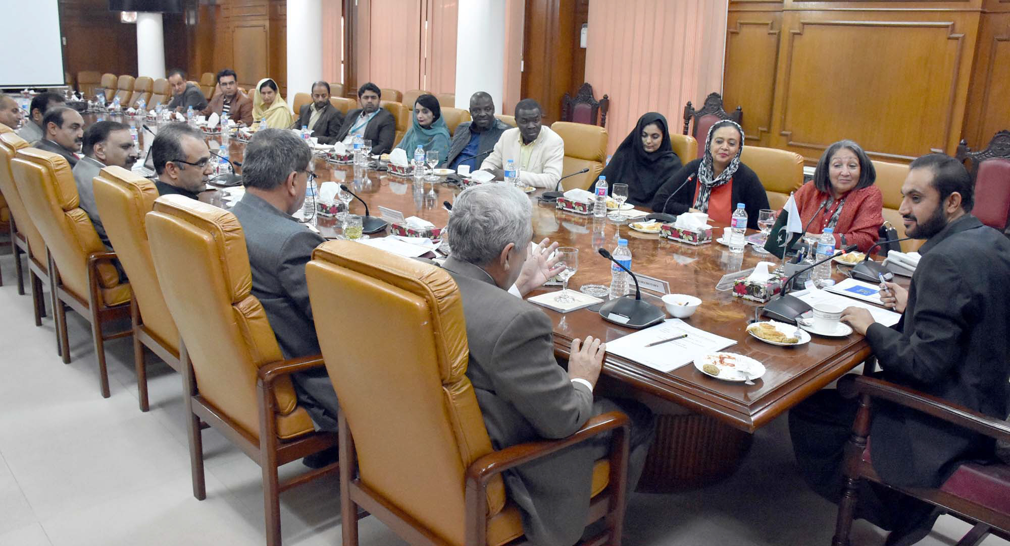 Balochistan Chief Minister Abdul Quddus Bizenjo addresses a delegation of UNICEF. PHOTO: EXPRESS