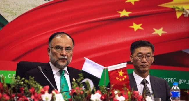 Minister of Planning and Development Ahsan Iqbal and Chinese Ambassador to Pakistan Yao Jing attend the launching ceremoney of CPEC long-term cooperation plan in Islamabad. PHOTO COURTESY: VOA