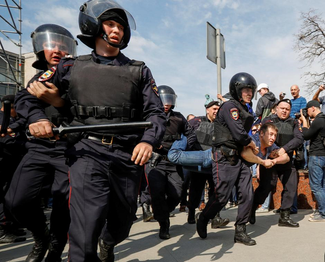 Observers have expressed fears that the protests could lead to mass arrests and criminal cases
PHOTO: REUTERS
