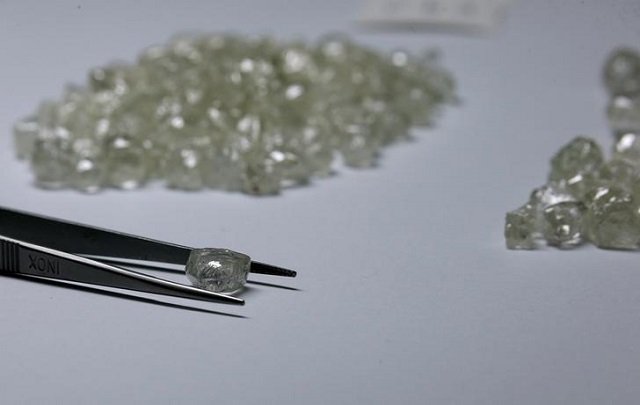 Diamonds are displayed during a visit to the De Beers Global Sightholder Sales (GSS) in Gaborone, Botswana November 24, 2015.
PHOTO: REUTERS