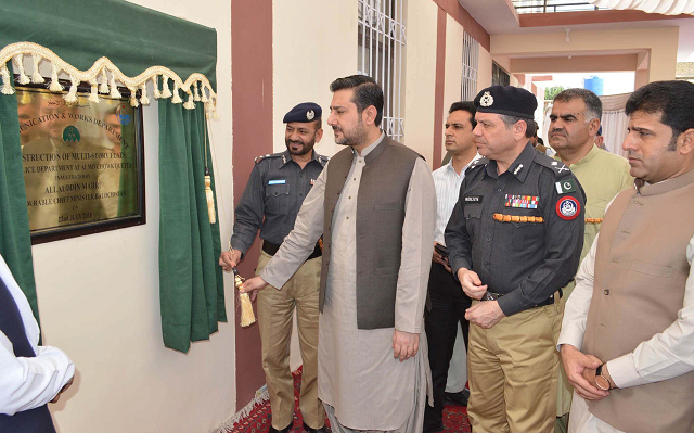 Caretaker Balochistan Chief Minister Alauddin Marri unveils the plaque of residential apartments of the police force in Quetta. PHOTO: EXPRESS