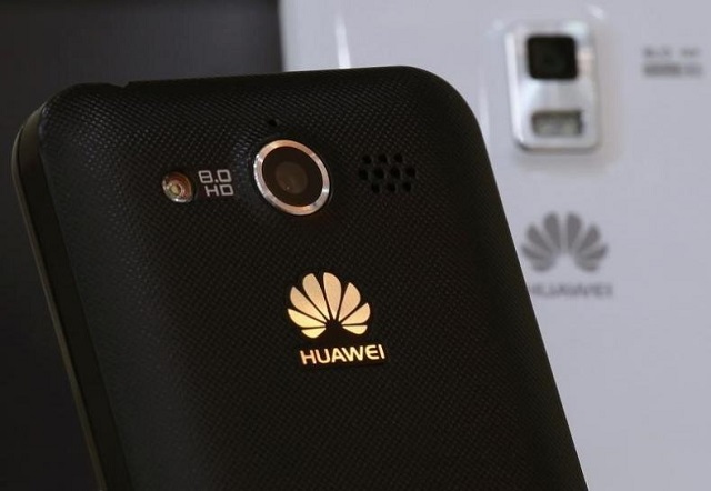 Huawei mobile phones are displayed in one of its offices in the southern Chinese city of Shenzhen September 24, 2012.
PHOTO: REUTERS
