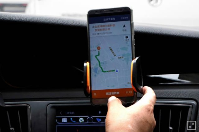 A Didi Chuxing driver checks the information on the application in his car in Beijing, China August 28, 2018.
PHOTO: REUTERS