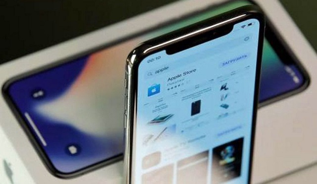 With the iPhone X, Apple changed how it distributed review units to journalists.
PHOTO: REUTERS