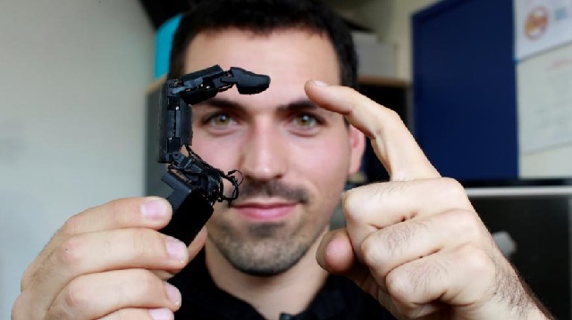 The robot finger 'MobiLimb' that attaches to a mobile phone, invented by Marc Teyssier, a PhD student at Telecom Paris Tech Engineering school. PHOTO REUTERS