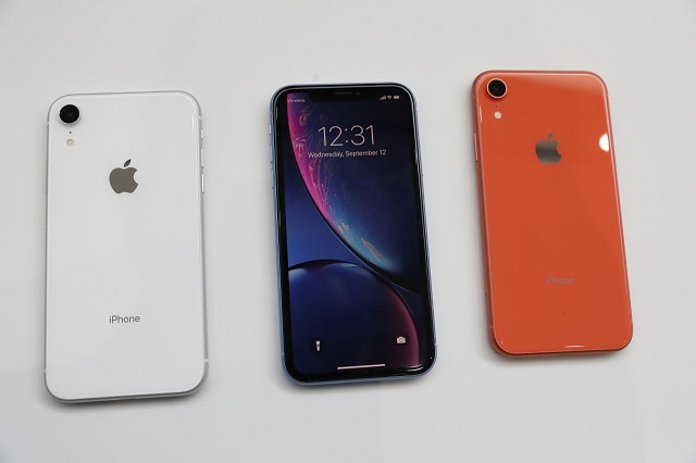 A demonstration of the newly released Apple iPhone XR is seen following the product launch event at the Steve Jobs Theater in Cupertino, California, US September 12, 2018.
PHOTO: REUTERS