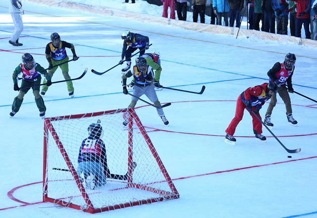 G-B hosts first-ever ice hockey match in Pakistan
