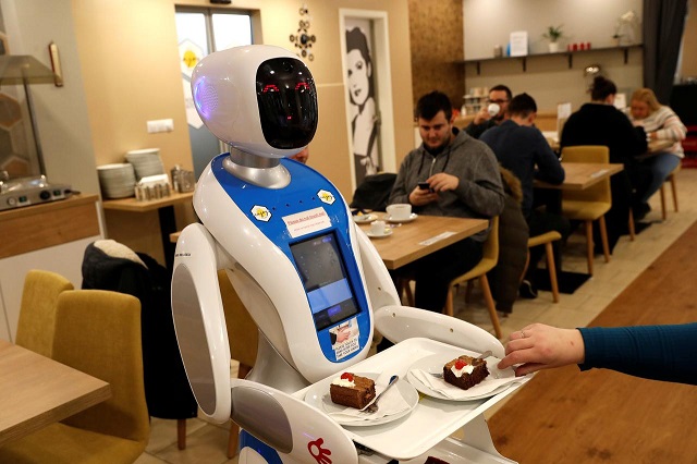 A robot waiter serves customers at a cafe in Budapest, Hungary, January 24, 2019.
PHOTO: REUTERS