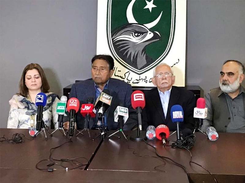 APML Secretary General Mehreen Malik (left), Pervez Musharraf and party chairman Hidayatullah Kheshgi at the news conference in Dubai. PHOTO COURTESY: GULF NEWS