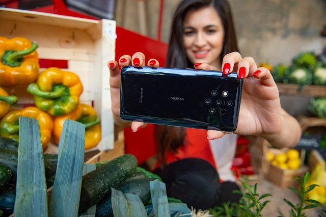 Staff member Maria Arbalova demonstrates the Nokia 9 Pureview phone at the launch of the new range of Nokia handsets.
PHOTO: NOKIA