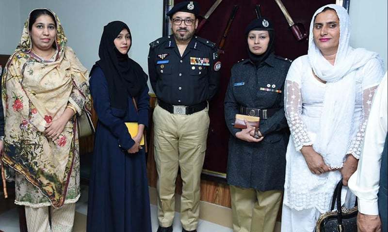 Sindh Inspector General Dr Syed Kaleem Imam in a group photo with transgender representative Sanam Faqeer (in white). PHOTO COURTESY: SINDH POLICE