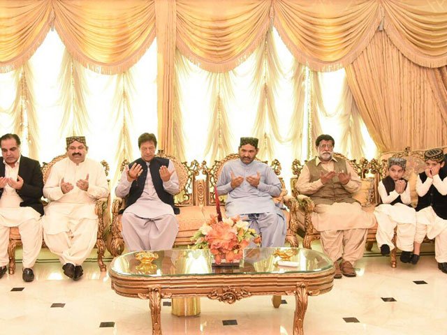 PM visits Ghotki, condoles demise of Ali Mohammad Khan Mahar. PHOTO COURTESY: RADIO PAKISTAN