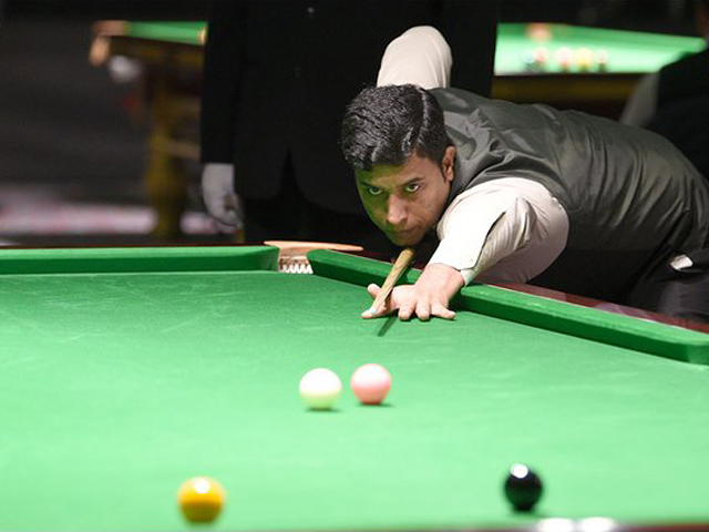 Pakistani cueist beats Philippines’ Jefrey Roda 8-5 in final of IBSF World Snooker Championship. PHOTO: IBSF/TWITTER