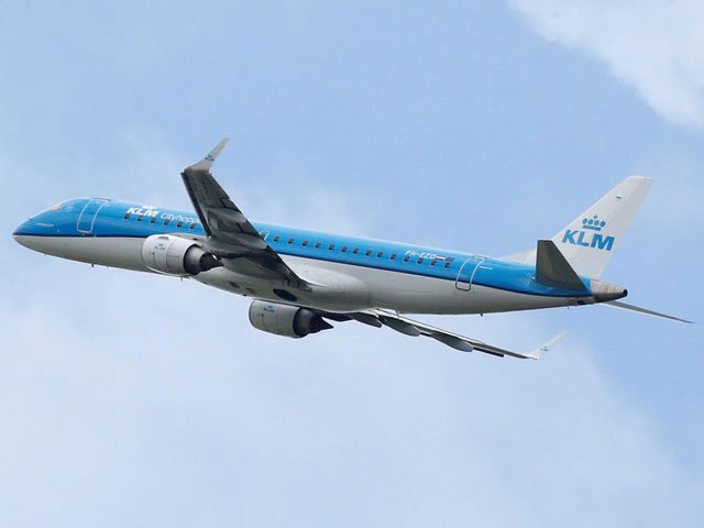 FILE PHOTO: A KLM commercial passenger jet takes off in Blagnac near Toulouse, France, May 29, 2019. PHOTO: REUTERS/FILE