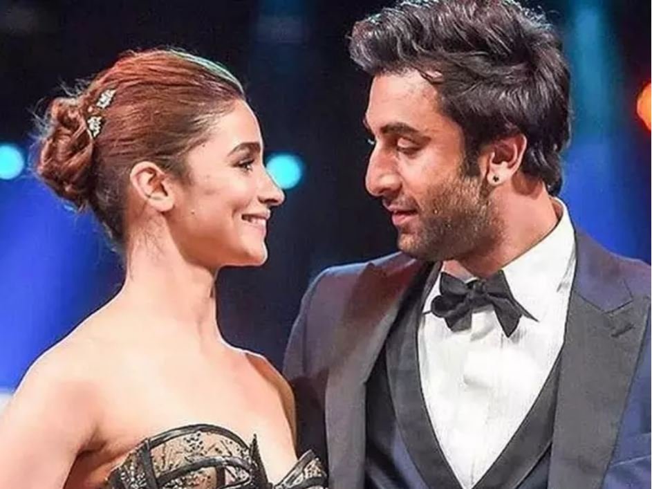 alia bhatt and ranbir kapoor are still together the express tribune alia bhatt and ranbir kapoor are still