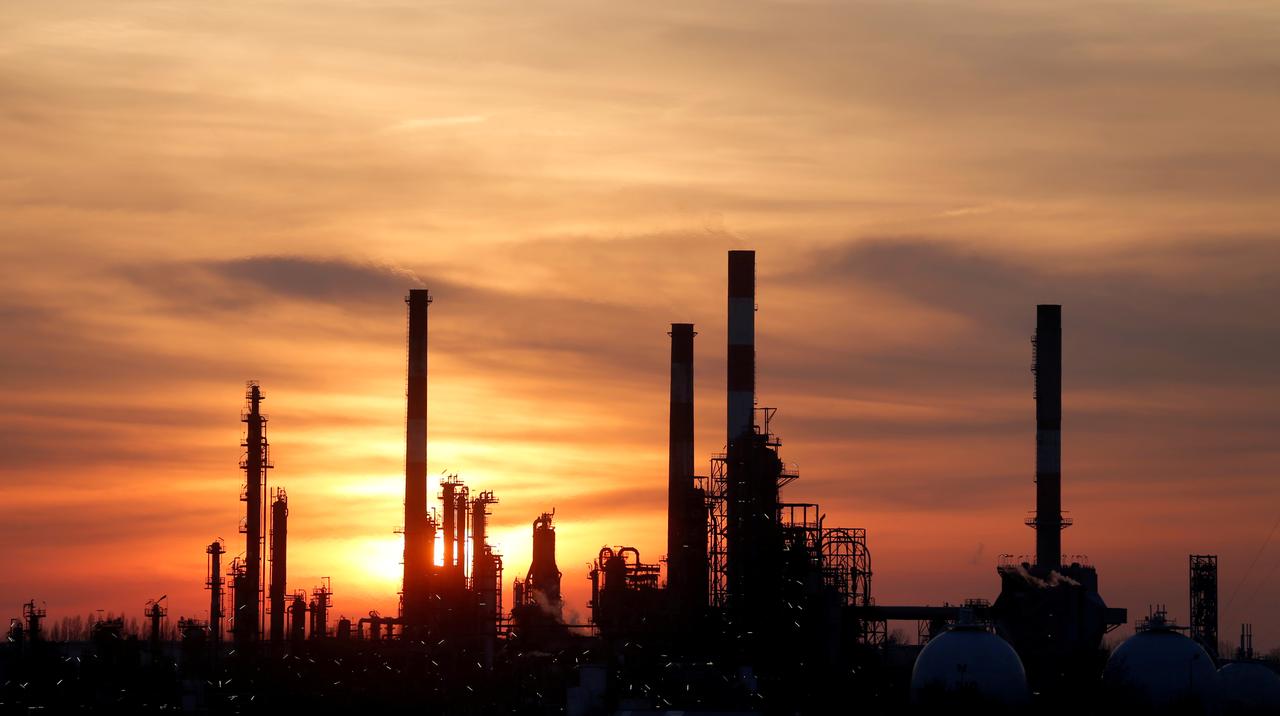Oil holds losses as Saudis call time on additional output cuts Oil holds losses as Saudis call time on additional output cuts