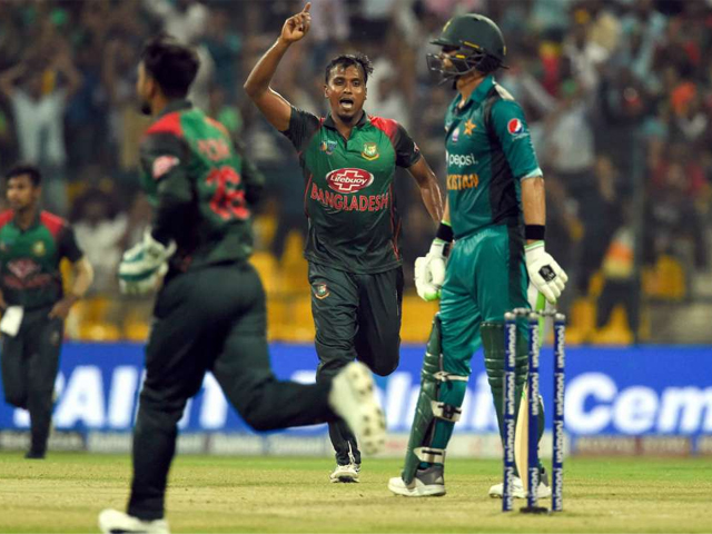 Bangladesh's Rubel Hossain (C) celebrates the wicket of Pakistan's Shoaib Malik on Wednesday. PHOTO: AFP