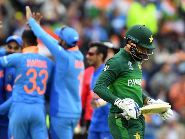 Mohammad Hafeez walks back to the pavilion after his dismissal. PHOTO: GETTY