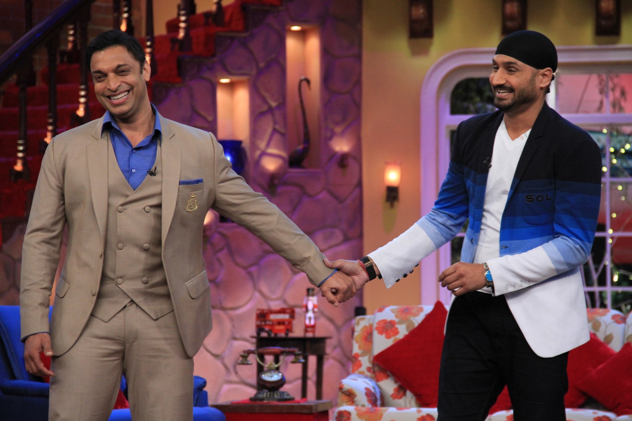 Shoaib Akhtar and Harbhajan Singh on Comedy Nights with Kapil PHOTO: getmovieinfo.com