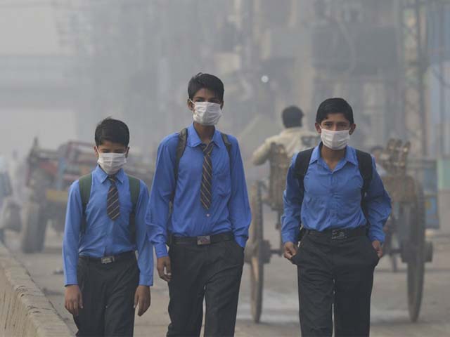 Pakistani school students return home as heavy smog envelops Lahore. PHOTO: GETTY