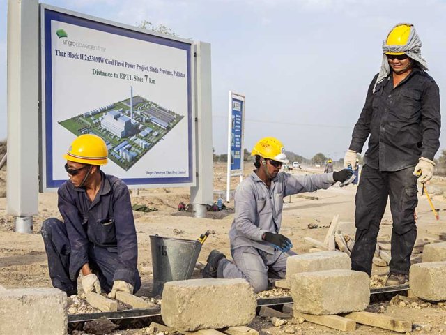 Chinese and Pakistani workers at the Sindh Engro Coal Mining Co. site in Thar.
PHOTO: GETTY