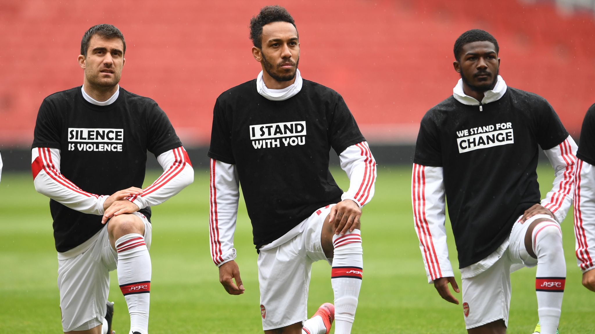 Black Lives Matter Premier League Players And Officials Take A Knee At Kick Off Football News Carelyst