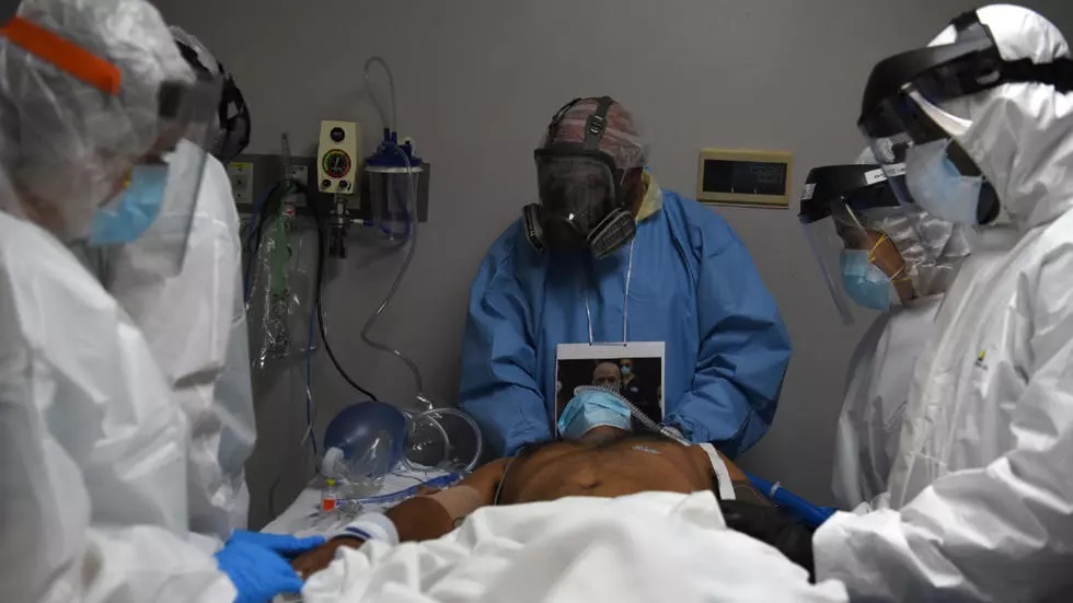 Led by Dr Joseph Varon, medical workers prepare to intubate a coronavirus disease (COVID-19) patient at the United Memorial Medical Center's coronavirus disease (COVID-19) intensive care unit in Houston, Texas, US, June 29, 2020. PHOTO: REUTERS